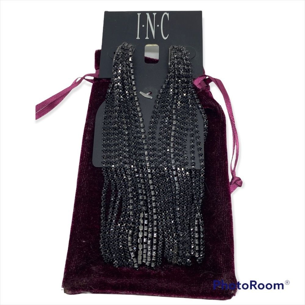 NWT Beautiful Lightweight Long Black Statement Earrings